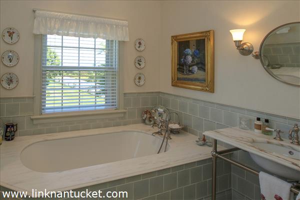 The-Sheiling-Nantucket-Guest-Room-Bath