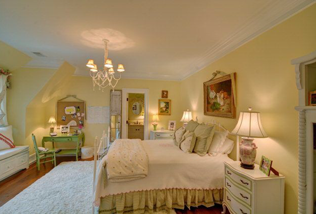 110-Hamptons-Point-Dr-St.-Simons-Isl.-Bedroom-Pink-Yellow-White