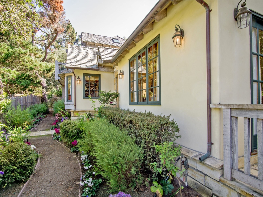 Side-Garden-Cottage-At-Monte-Verde-And-11th-Carmel-By-the-Sea