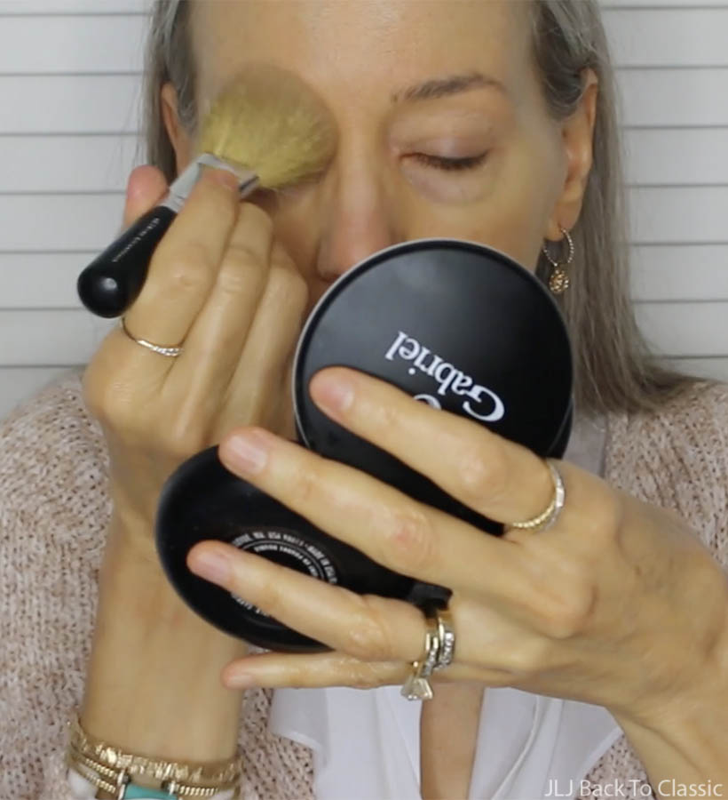 Applying-Gabriel-Dual-Powder-Foundation-with-Bare-Minerals-Flawless-Application-Face-Brush