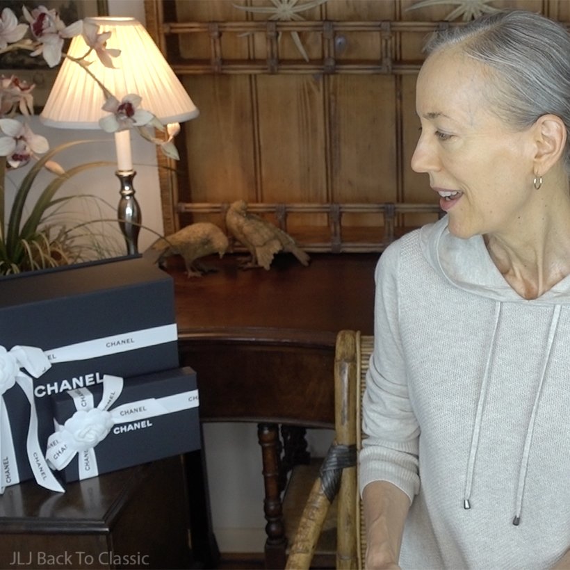 Video-Chanel-Gray-Medium-Business-Affinity-Unboxing-Review-First-Impressions