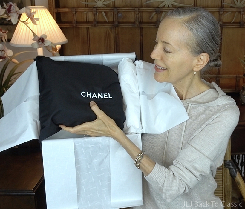 Video-Chanel-Gray-Medium-Business-Affinity-Unboxing-Review-Overview-Modeling-Shots