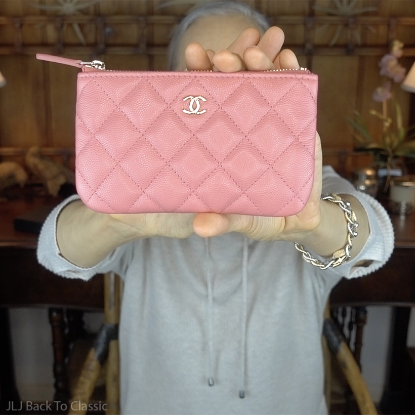 Video-Chanel-Pink-Small-Classic-Pouch-Unboxing-and-Overview