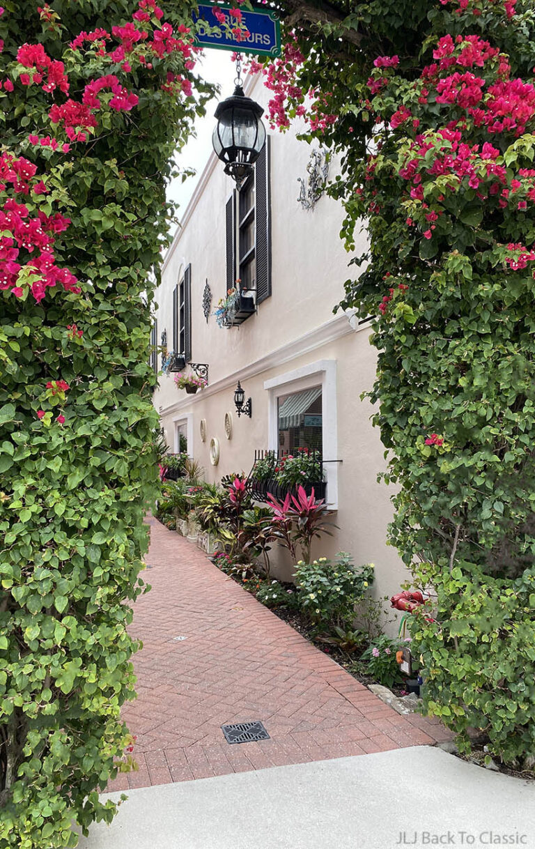 Vlog Prada 2005 ReEdition Saffiano Handbag, White Button Up, Black