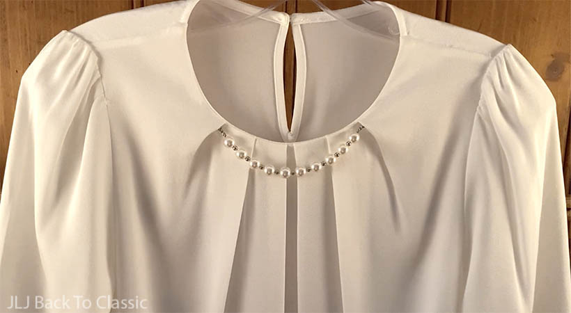 goelia white woven acetate pleated-neck blouse with detachable chain