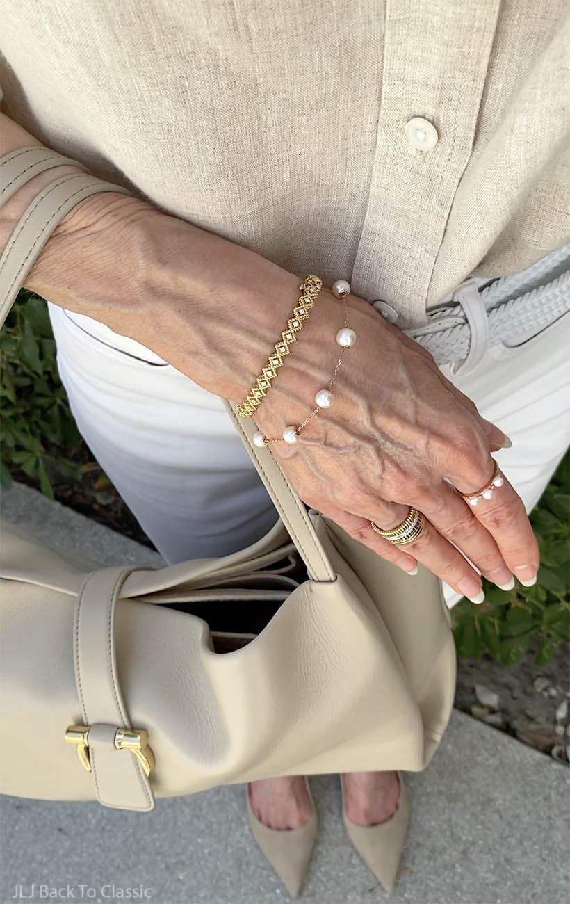 ferragamo-stone-large-leather-tote-oatmeal-linen-shirt-white-jeans-ootd-10.