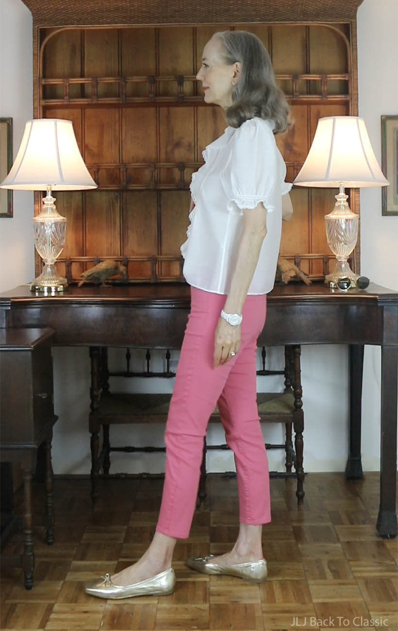 florida-60plus-inluencer-janis-lyn-johnson-white-ruffle-top-coral-jeans-ootd-3
