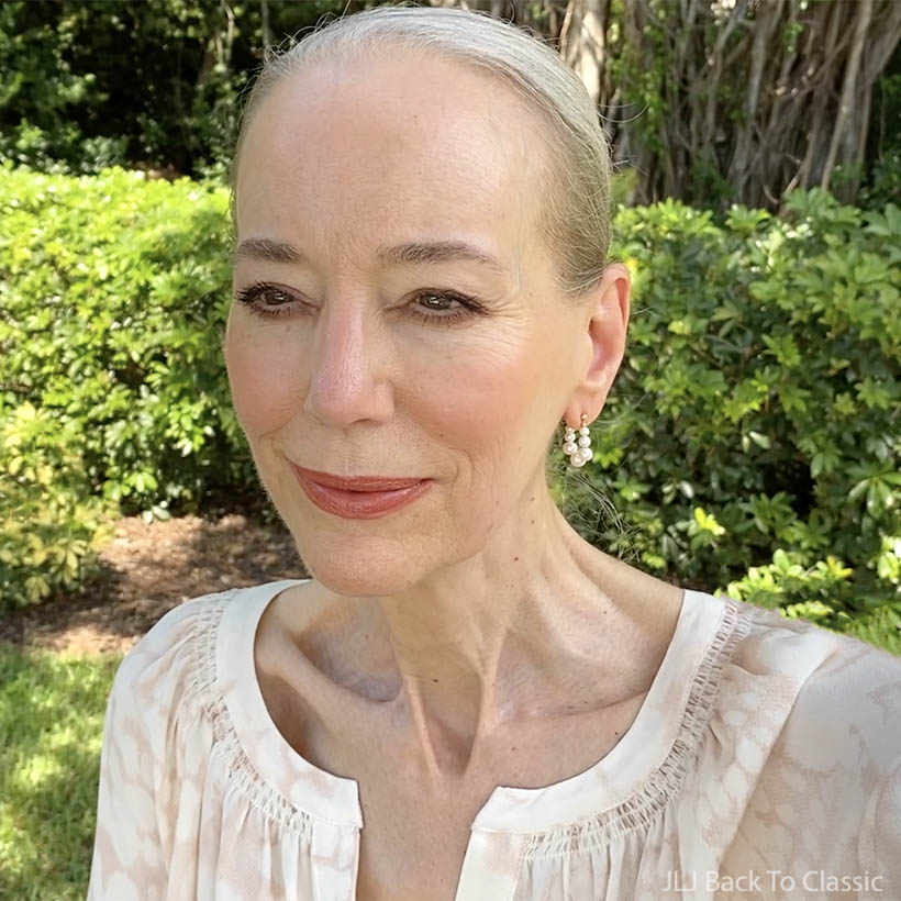 naples-florida-classic-fashion-influencer-janis-lyn-johnson-wearing-jane-iredale-mineral-foundation-2