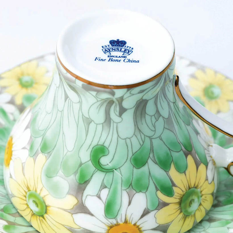 Aynsley_Daisy_Corset_Tea_Cup_and_Saucer-Green_01_2550bbf0-a3dc-4854-bc18-9c4a06061f6a