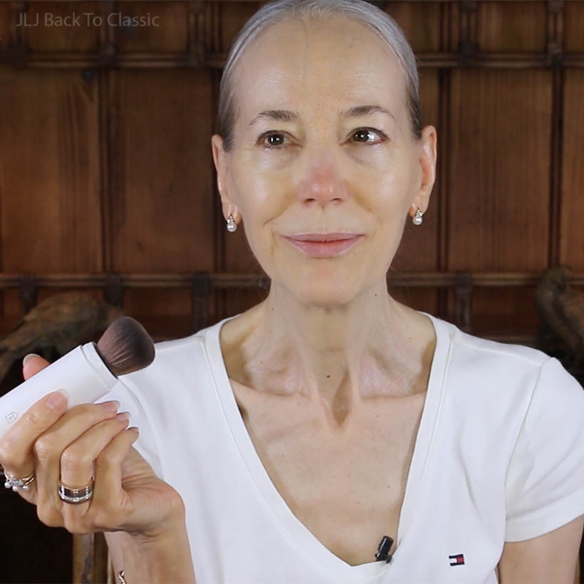 jane-iredale-loose-mineral-powder-refillable-brush-how-to-use-jljbacktoclassic-2.