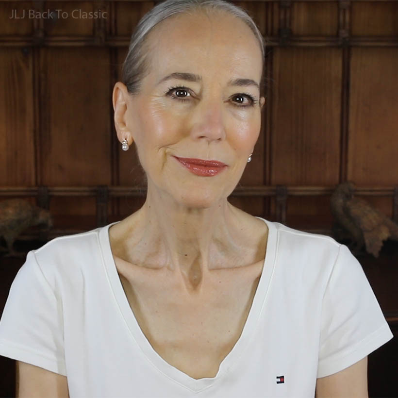 jane-iredale-loose-mineral-powder-refillable-brush-how-to-use-jljbacktoclassic-3