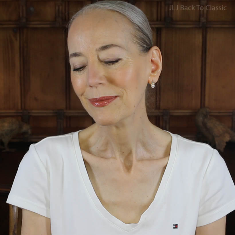 jane-iredale-loose-mineral-powder-refillable-brush-how-to-use-jljbacktoclassic-4