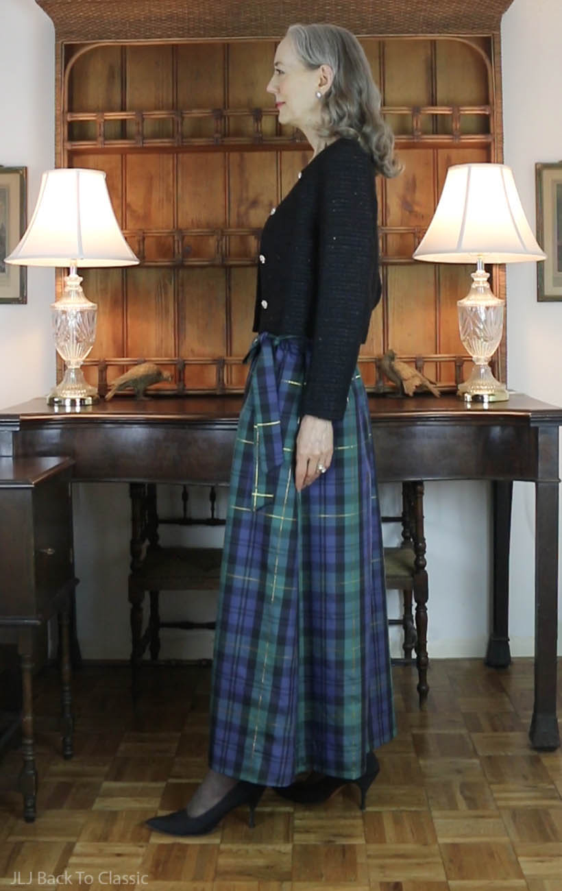 Blackwatch-Plaid-Maxi-Skirt-Black-Cropped-Lady-Jacket-OOTD-3