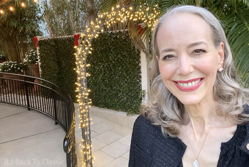 naples-fl-fashion-influencer-janis-lyn-johnson-ridgway-bar-and-grill-christmas-2025