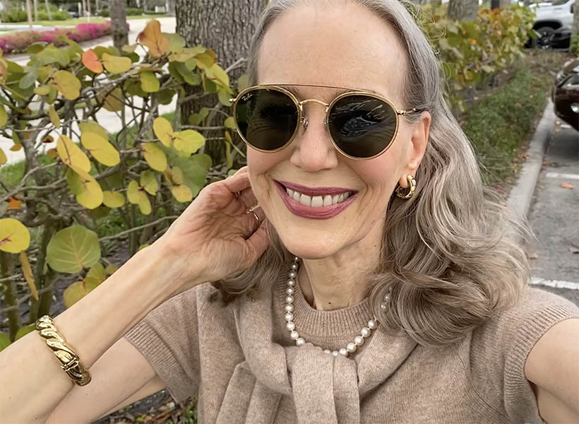 classic-pearls-cashmere-sweaterset-rayban-sunglasses-influencer-janis-lyn-johnson-naplesflorida-3