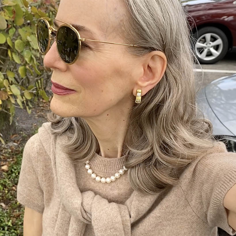 classic-pearls-cashmere-sweaterset-rayban-sunglasses-influencer-janis-lyn-johnson-naplesflorida-4