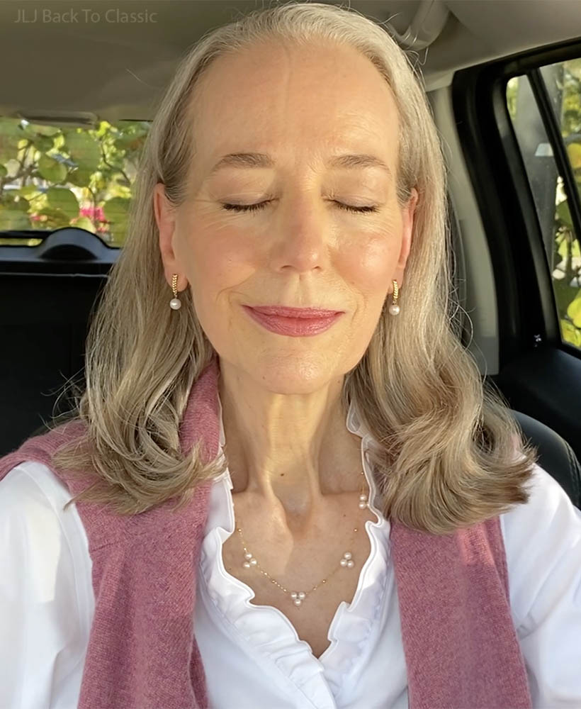 naplesflorida-fashion-influencer-janis-lyn-johnson-age65-known-for-wearing-clean-makeup