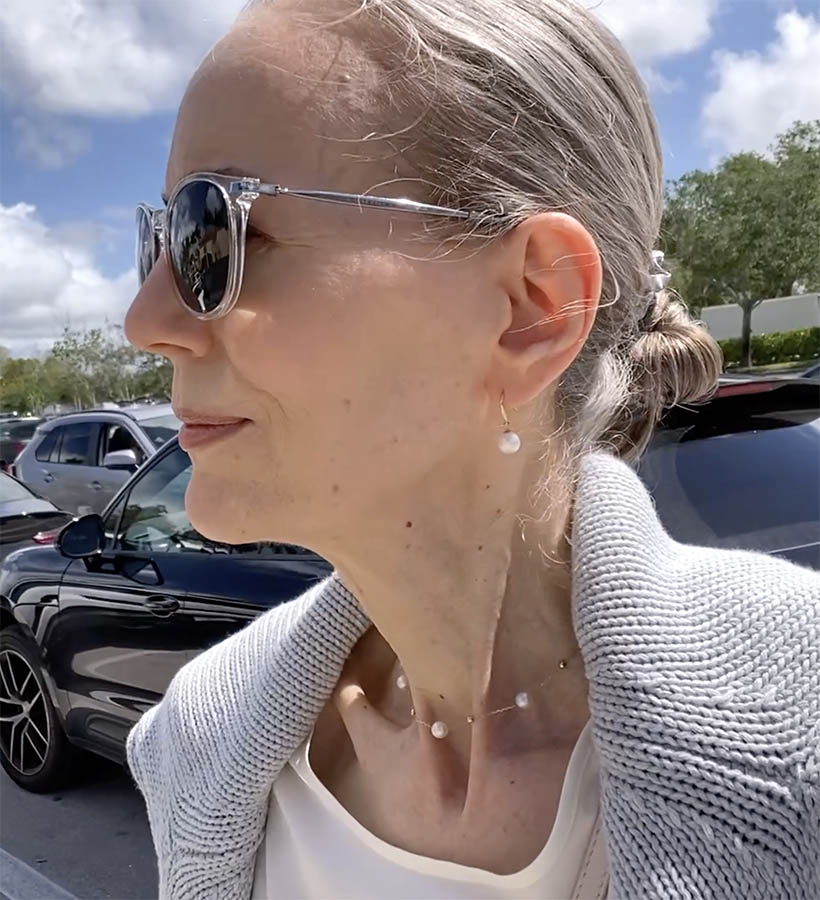 classic-fashion-granfluencer-janis-lyn-johnson-wearing-18k-freshwater-pearl-necklace-and-earrings