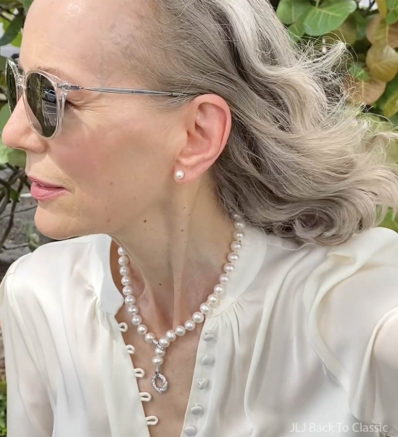 classic-timeless-pearl-jewelry-on-naples-florida-fashion-influencer-janis-lyn-johnson