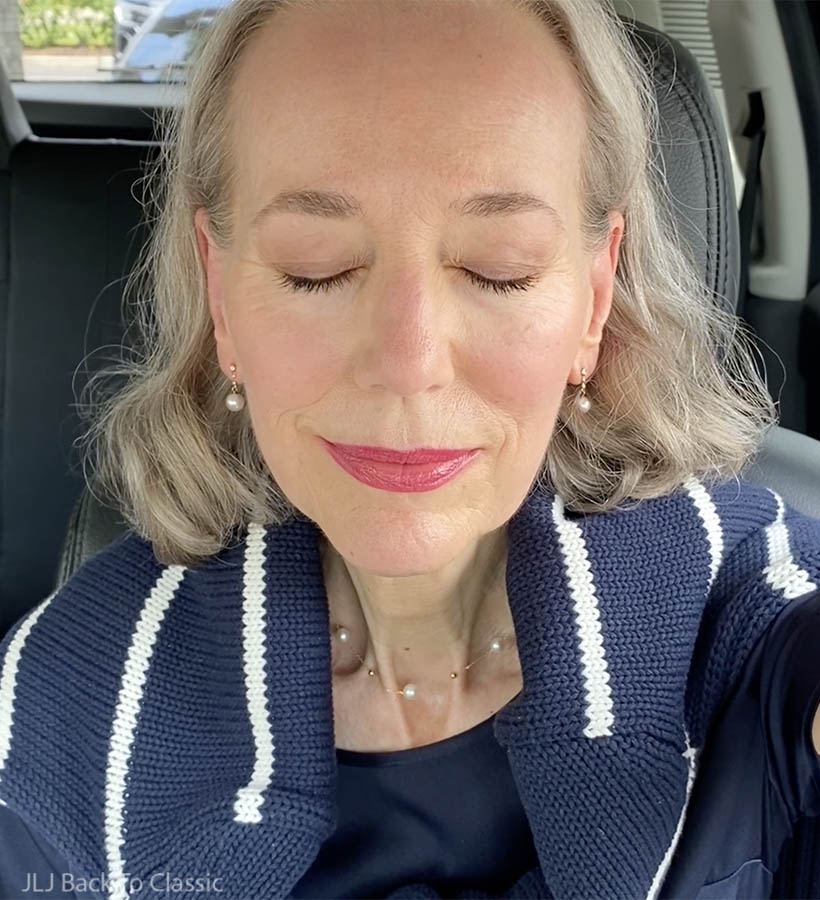 clean-beauty-over60-janis-lyn-johnson-wearing-jane-iredale-naturalllyglam-eyeshadow-palette