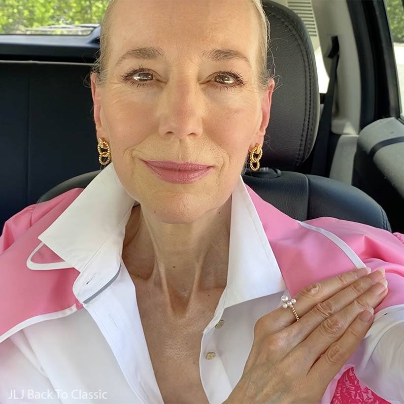 clean-classic-beauty-over65-janis-lyn-johnson-wearing-mineral-fusion-powder-foundation