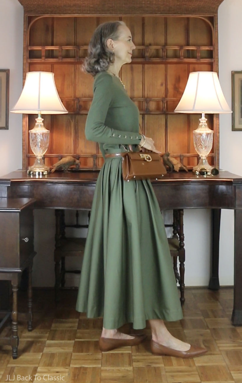 timeless-style-influencer-janis-lyn-johnson-ferragamo-iconic-tophandle-moss-sweater-skirt-1