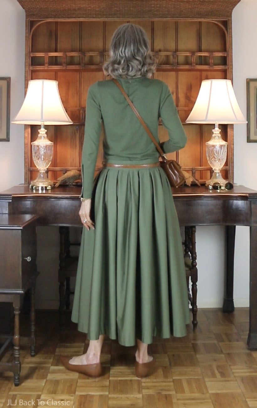 timeless-style-influencer-janis-lyn-johnson-ferragamo-iconic-tophandle-moss-sweater-skirt-2