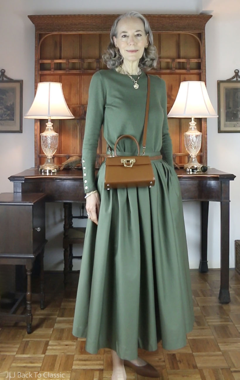 timeless-style-influencer-janis-lyn-johnson-ferragamo-iconic-tophandle-moss-sweater-skirt-5